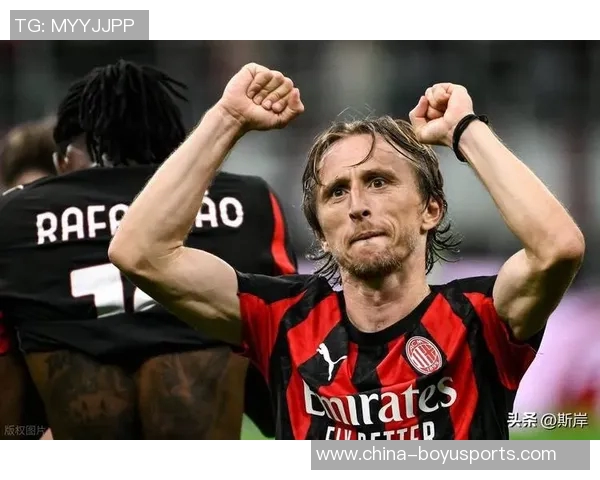 意媒曝B席明夏或自由身离队已与尤文米兰展开初步接触 意媒曝B席明夏或自由身离队已与尤文米兰展开初步接触