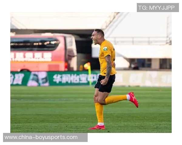 十人新鹏城客场发威杜加利奇破门助球队2-0领先三镇 十人新鹏城客场发威杜加利奇破门助球队2-0领先三镇