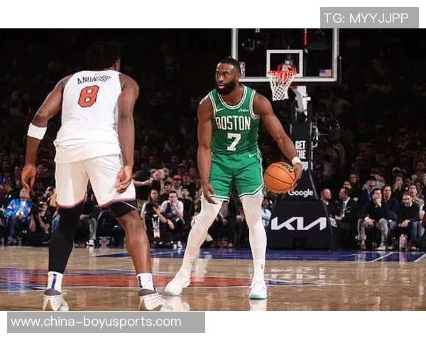 杰伦布朗半场表现出色16投7中贡献16分5篮板3助攻正负值高达22